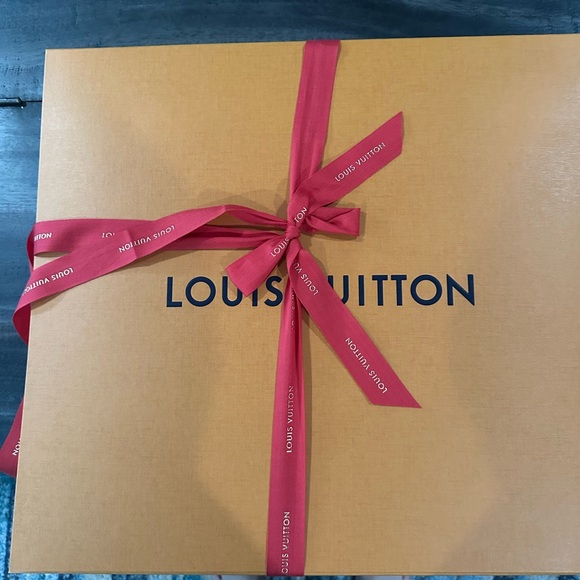 Authentic Louis Vuitton Graceful MM Bag - Picture 3 of 7